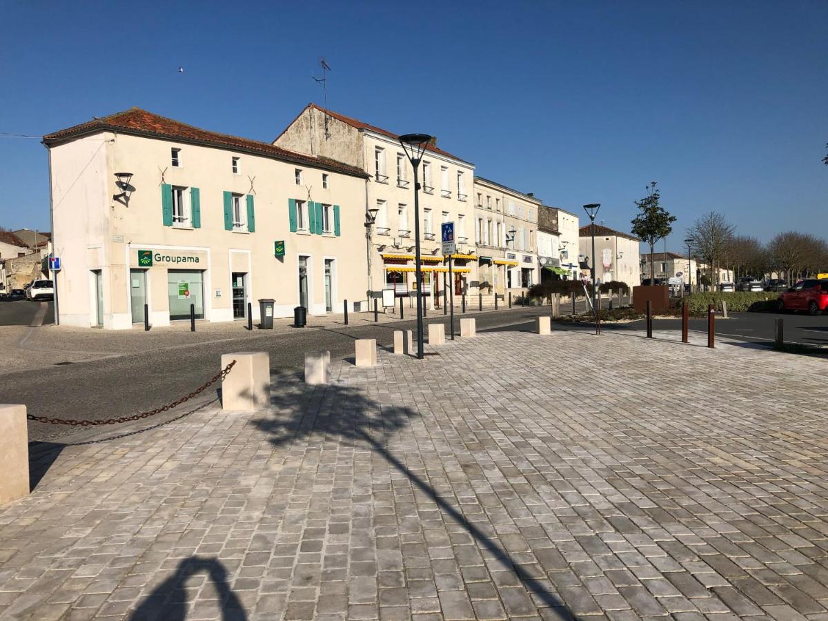 Charmante Maisonnette 2 Personnes Avec Wifi Surgères Dış mekan fotoğraf