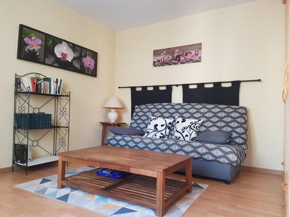 Charmante Maisonnette 2 Personnes Avec Wifi Surgères Dış mekan fotoğraf