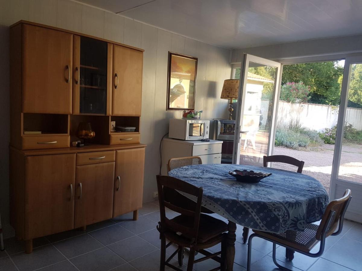 Charmante Maisonnette 2 Personnes Avec Wifi Surgères Dış mekan fotoğraf