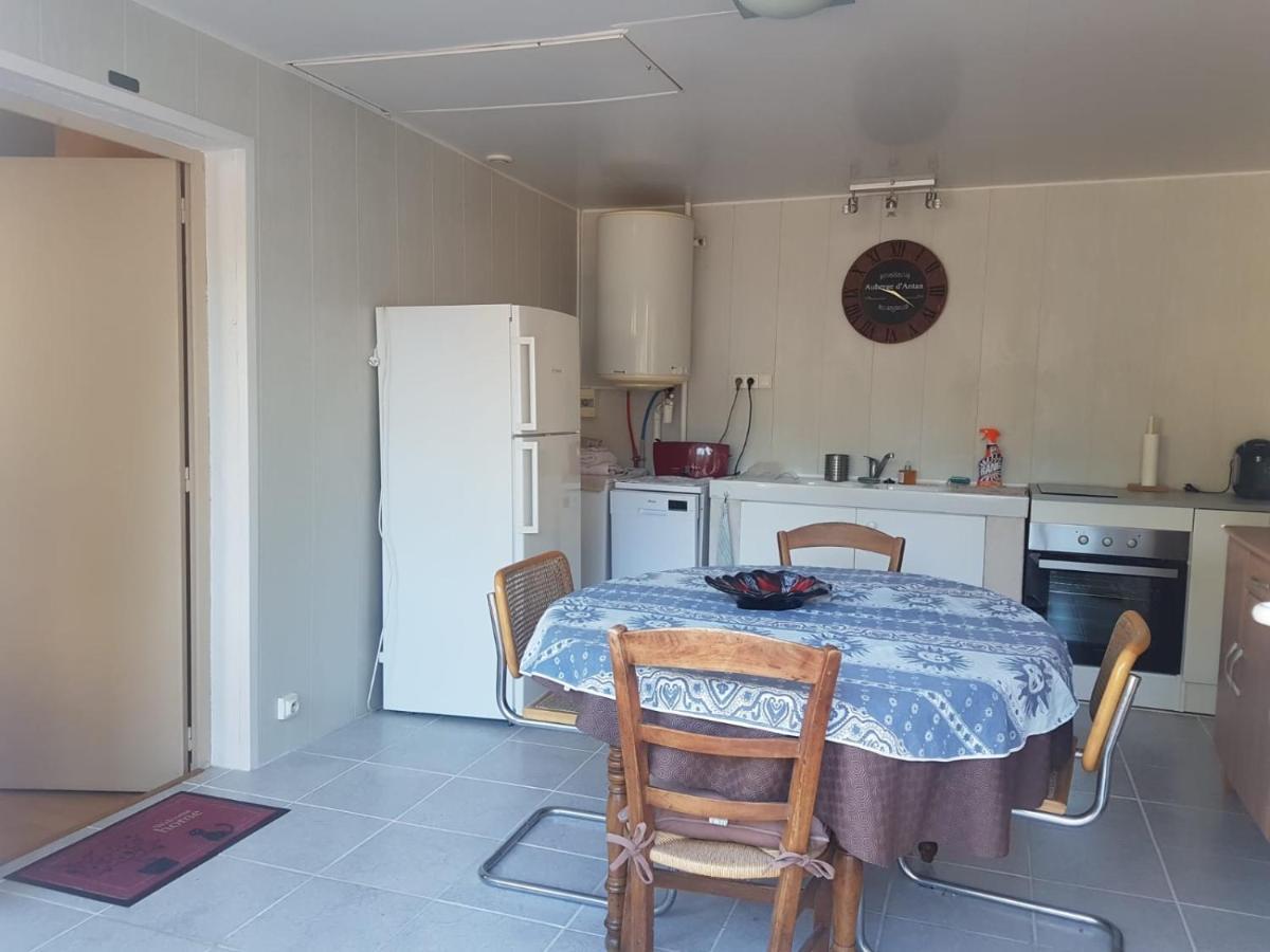 Charmante Maisonnette 2 Personnes Avec Wifi Surgères Dış mekan fotoğraf